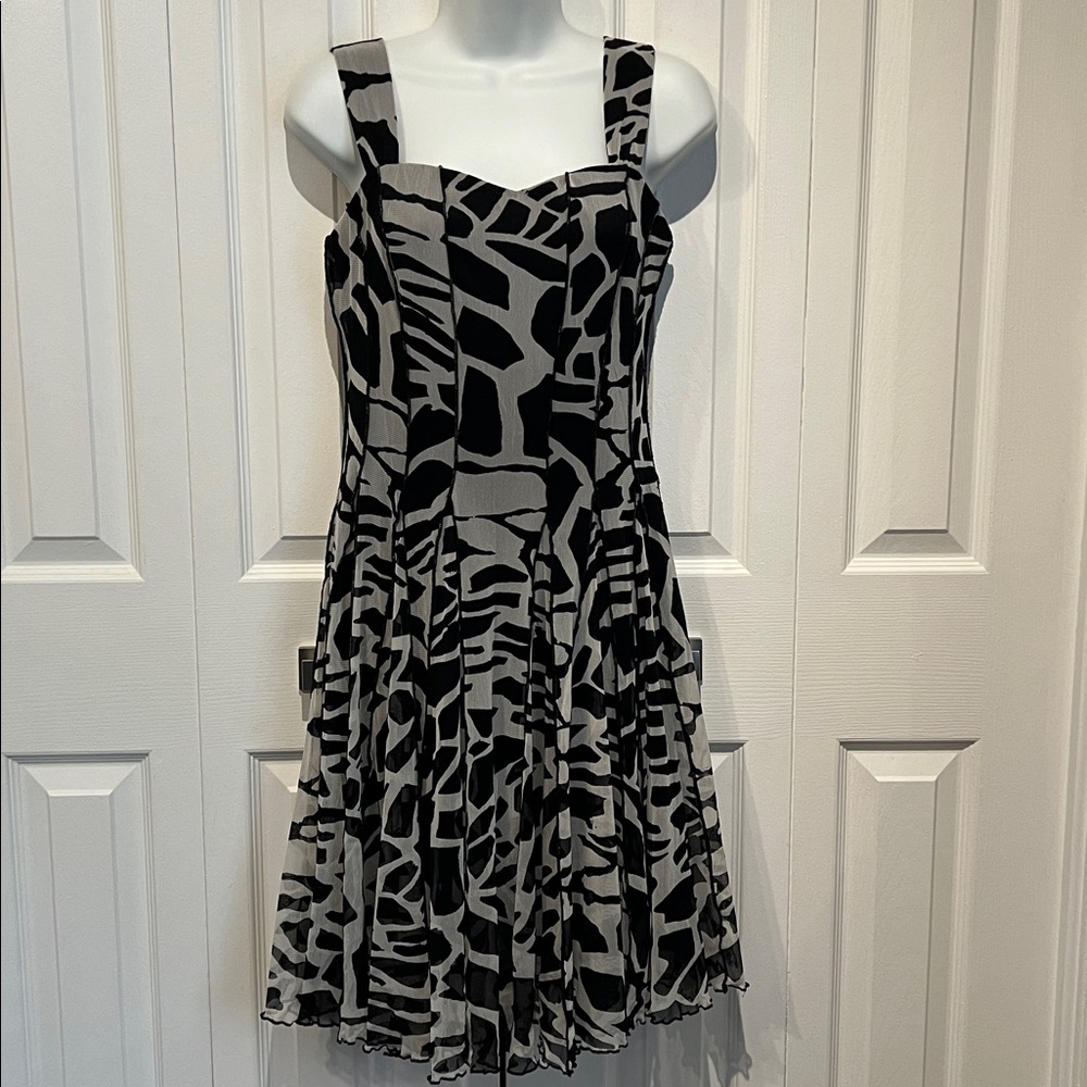 Frank Lyman Black/Cream Sleeveless Fit & Flare Lined Dress Size 4‎